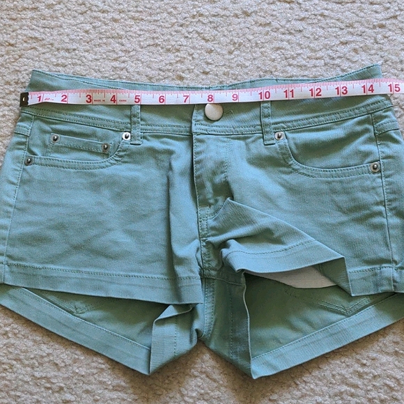 Shorts - Picture 4 of 4